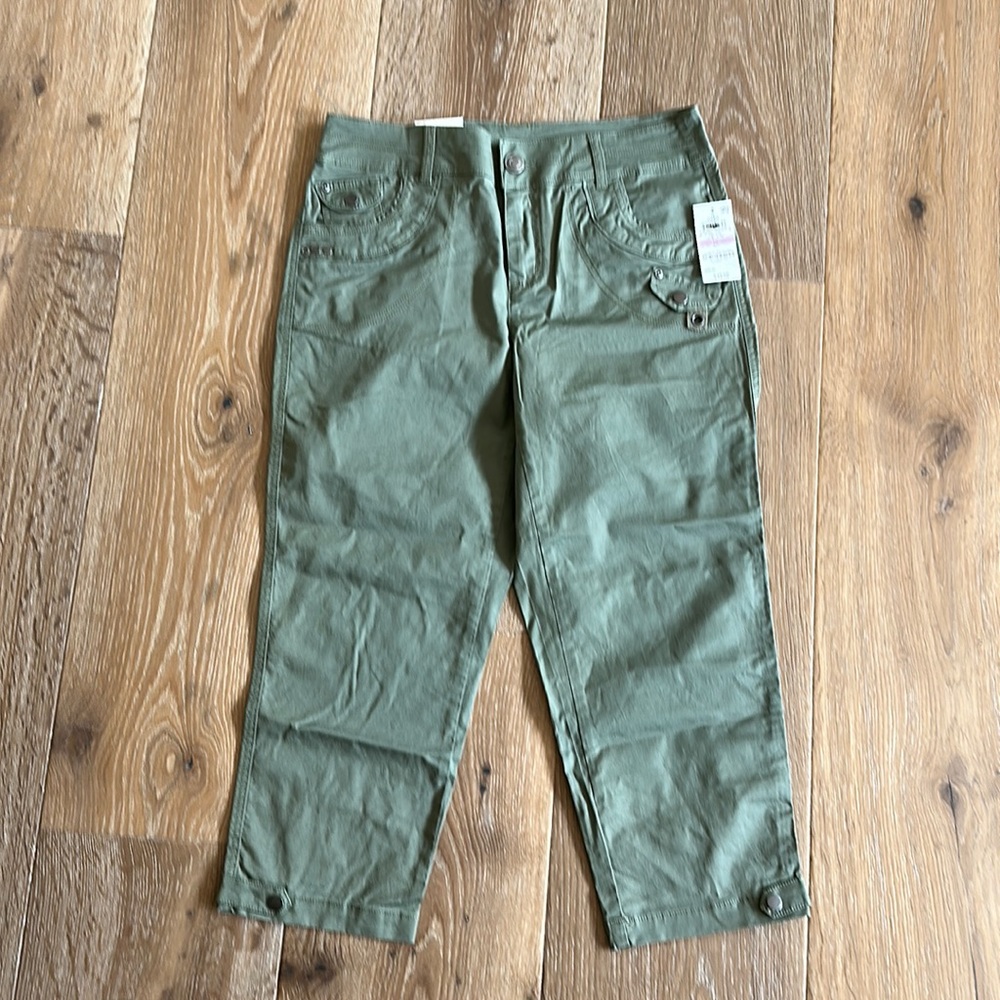 Style & Co mid rise capri, olive green, size 6